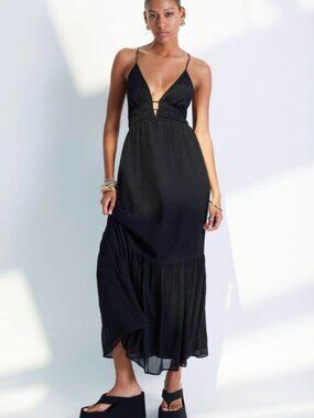 DYNAMITE DEEP V-NECK TIERED MAXI DRESS
